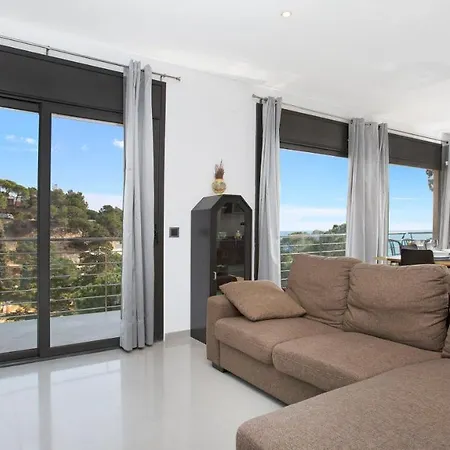 Sleeps 8 Villa *