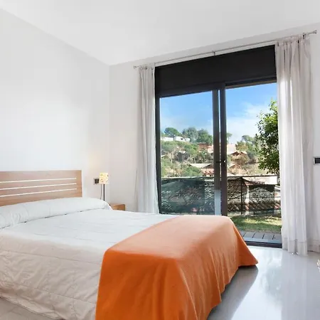 Sleeps 8 Villa Lloret de Mar