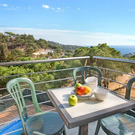 Sleeps 8 Льорет-де-Мар