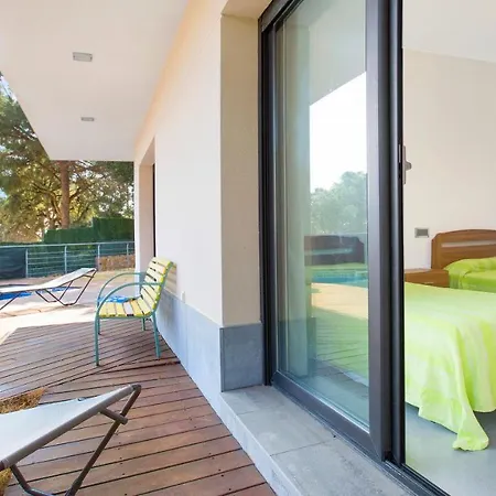 Sleeps 8 Вілла